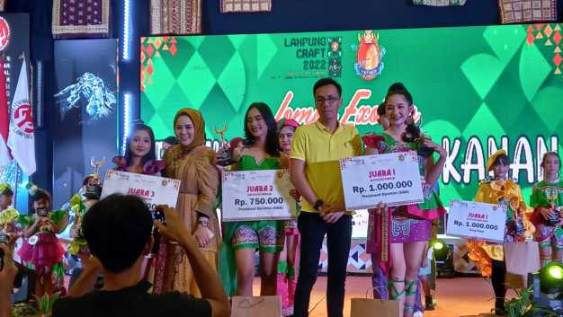 Lomba Exotica Batik Motif Way Kanan Ikut Meriahkan Rangkaian Lampung Craft Ke-III Tahun 2022