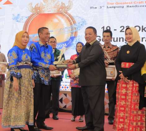 Lampung Craft Ketiga Tahun 2022 The Exotica Of Way Kanan Resmi Ditutup Gubernur Lampung