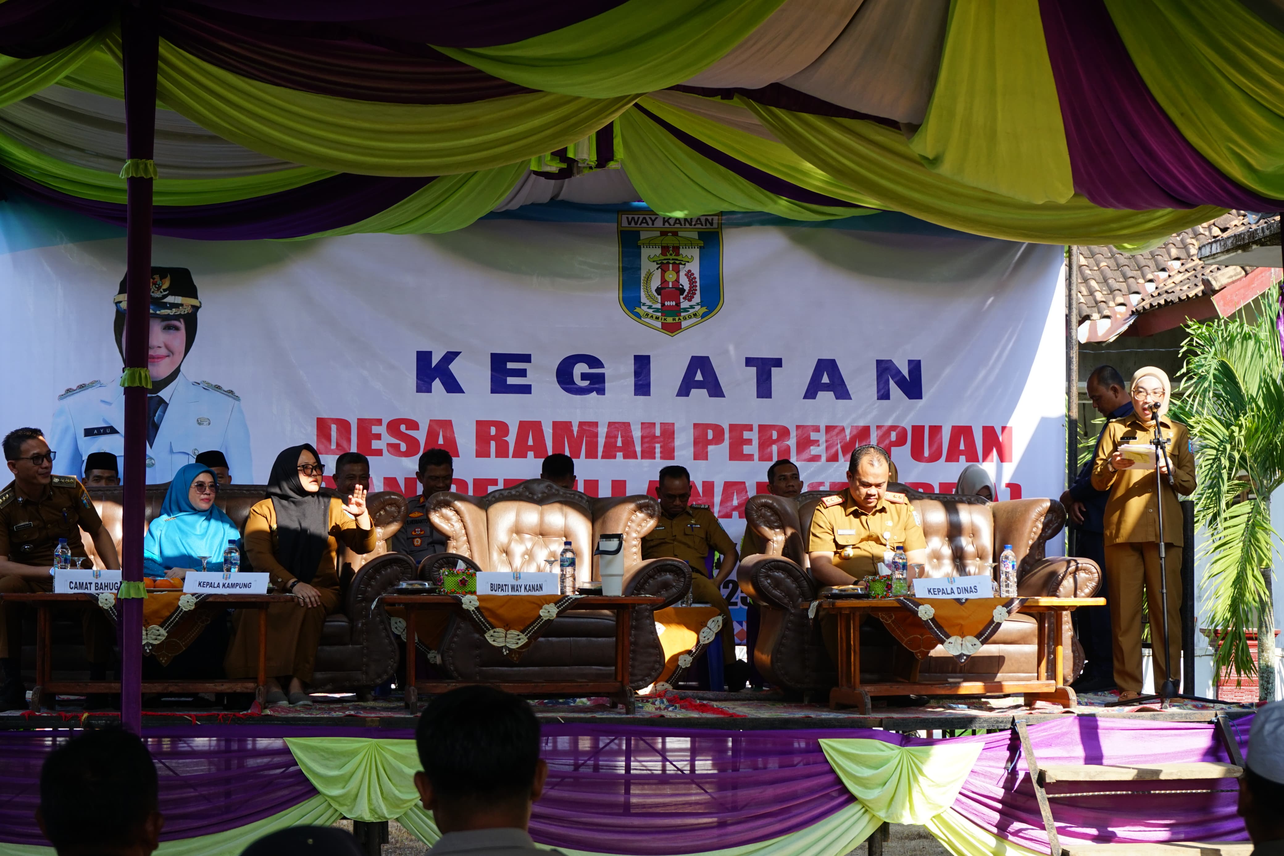 Plt. Bupati Ayu Asalasiyah Buka Pelatihan SAPA, Rembuk Desa,  Bimtek Ekonomi Kreatif dan Pembinaan Forum Anak Di Kampung Sapto Renggo