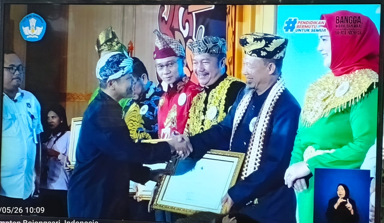 Bupati Way Kanan Raih Penghargaan Pada FTBIN 2025 Atas Dedikasi Dalam Pelestarian Bahasa Daerah