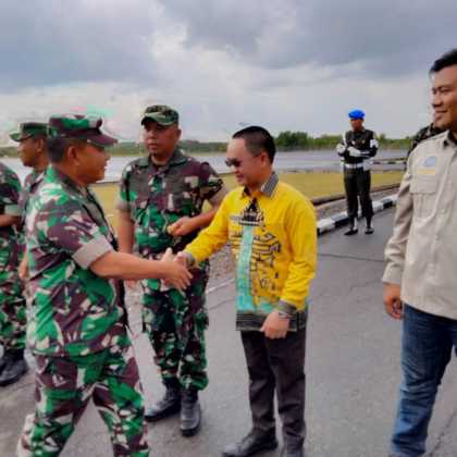 Sekda Saipul Sambut Kedatangan KASAD TNI AD Di Lanudad Gatot Soebroto