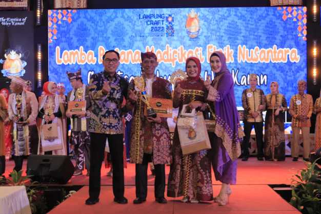 Para Camat Se-Way Kanan Peragakan Busana Modifikasi Etnik Nusantara dan Sampaikan Potensi Wilayahnya