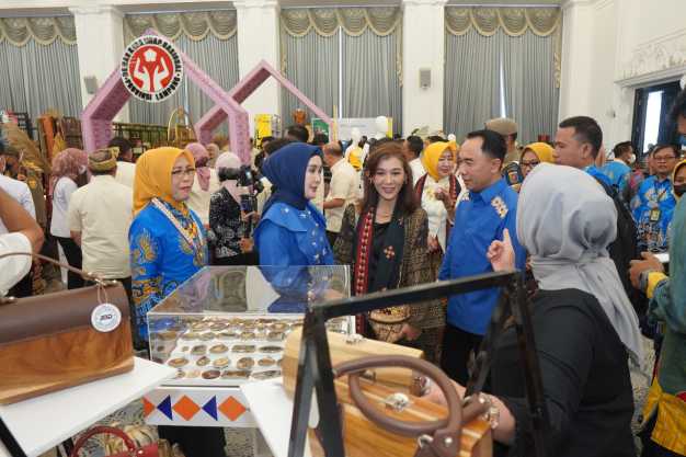 Ketua Dekranasda dan Bupati Way Kanan Hadiri Pembukaan Lampung Craft Ke-III Tahun 2022